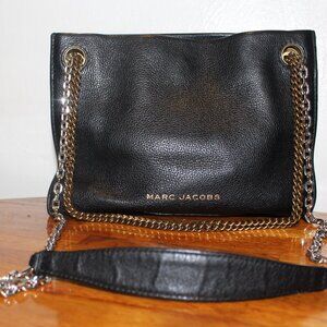 $458 Marc Jacobs Leather Crossbody Bag Purse w Gold Chain Ornament Like New